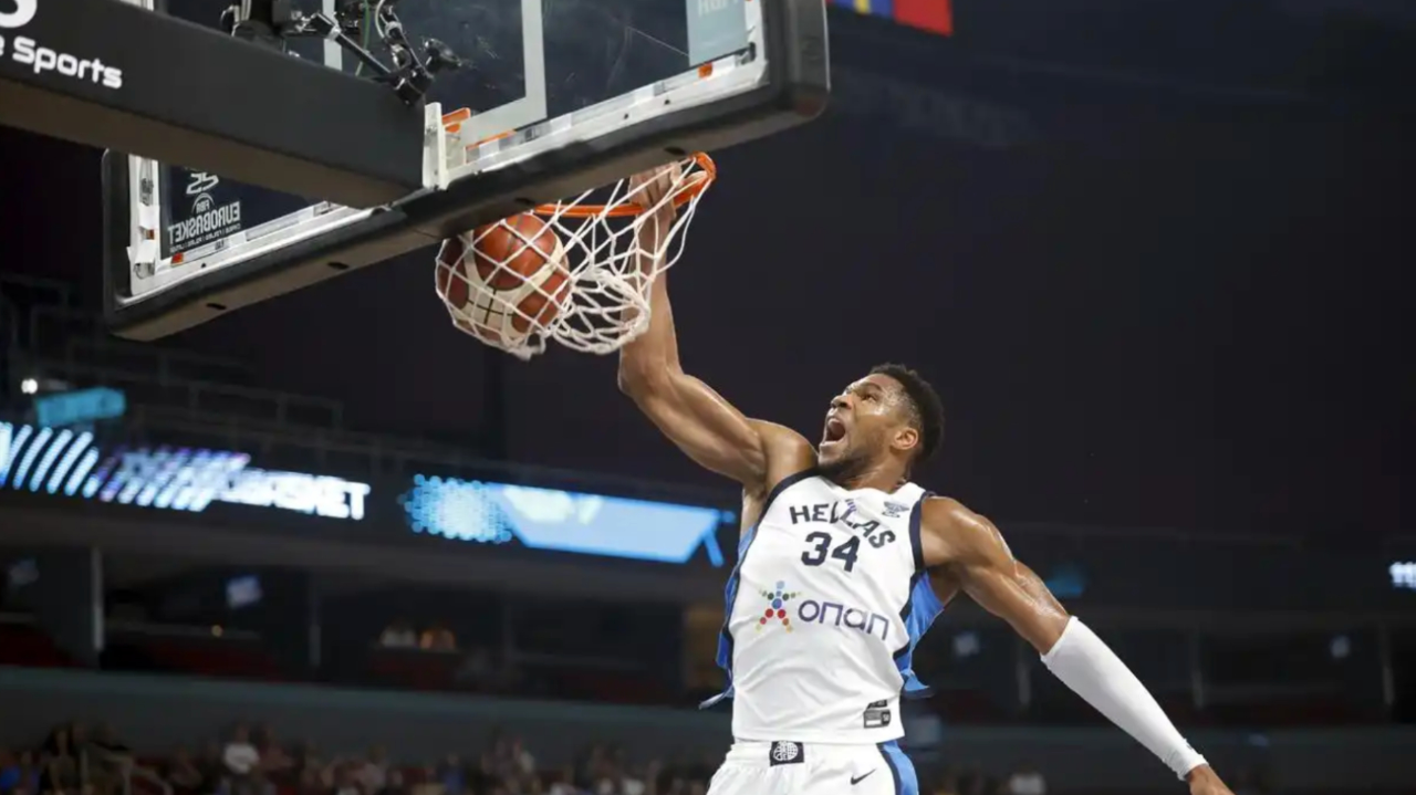 字母哥回归赛场,出色防守首场状态亮眼,切尔西观众沸腾!(字母哥进nba) 字母哥回归赛场,出色防守首场状态亮眼,切尔西观众沸腾!(字母哥进nba)