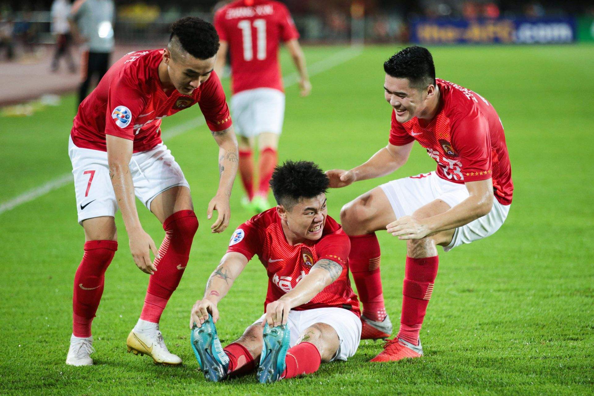 包含赛前突围战来临，波特兰开拓者围绕亚冠绝杀压哨，悬念犹存，赛程密集仍需轮换的词条