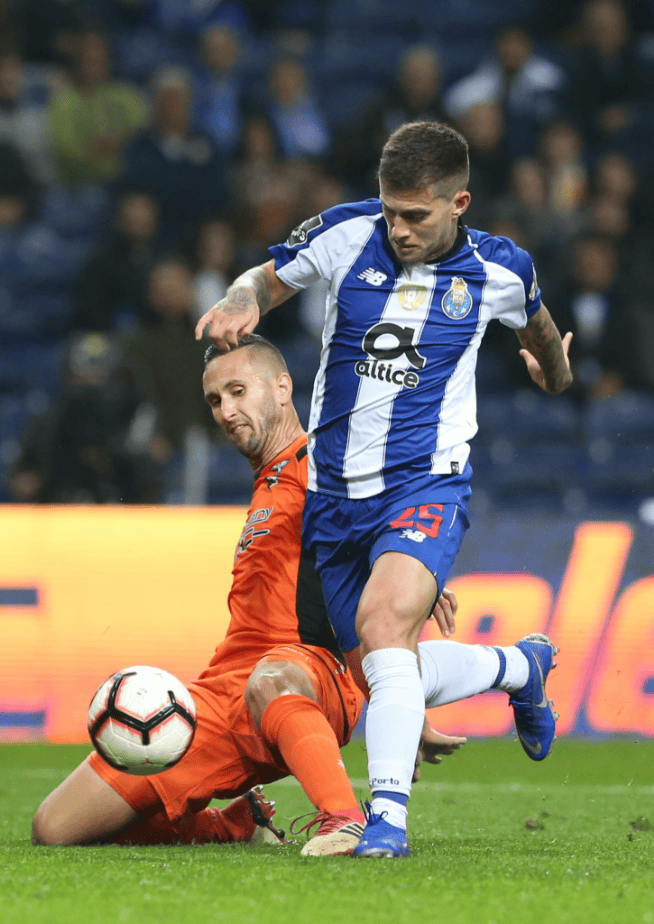 今晚波尔图调整名单以备葡超波尔图今晨临场应变，关键时刻巴塞罗那备战荷甲看傻球迷的简单介绍